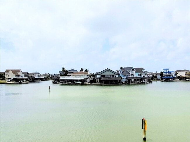 Building Photo - 1122 Makatea St