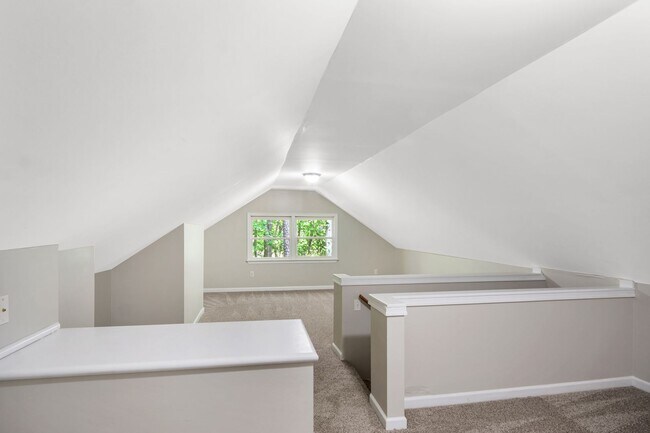 Building Photo - Beautifully Refreshed 4 Bedroom 3 Bath Col...