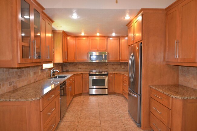 Building Photo - 3550 S Kings Ave