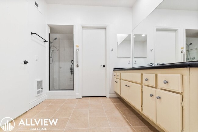 Building Photo - 3 Bedroom, 2 Bath Home Available In Jasmin...