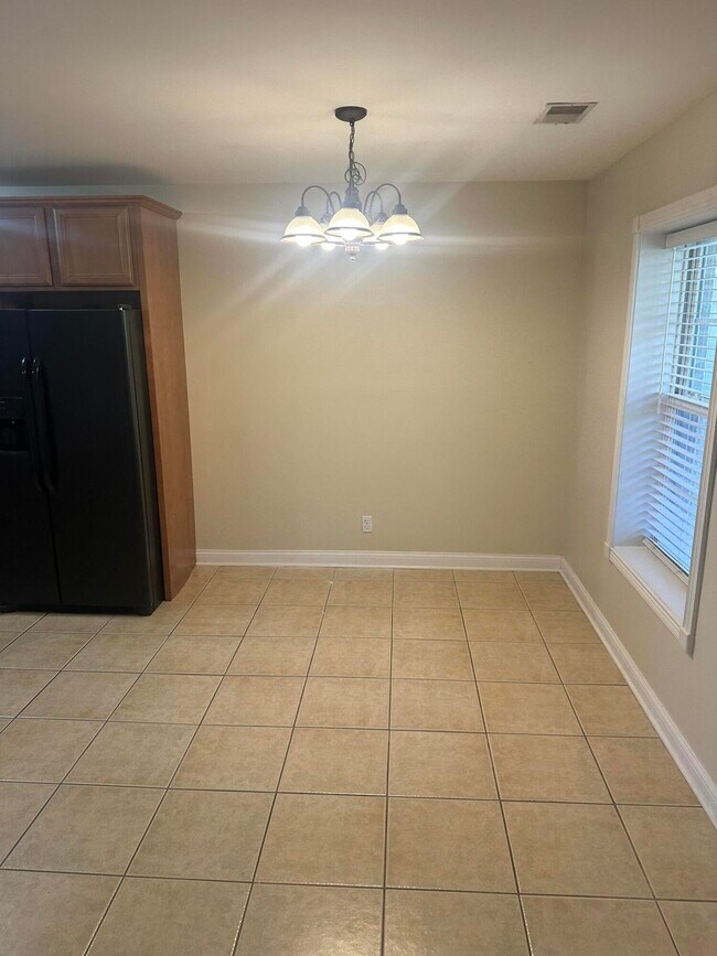 Building Photo - 6 Hudson Hollow Road