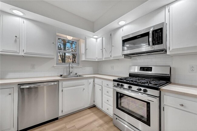 Building Photo - 14804 Dutchmans Dr