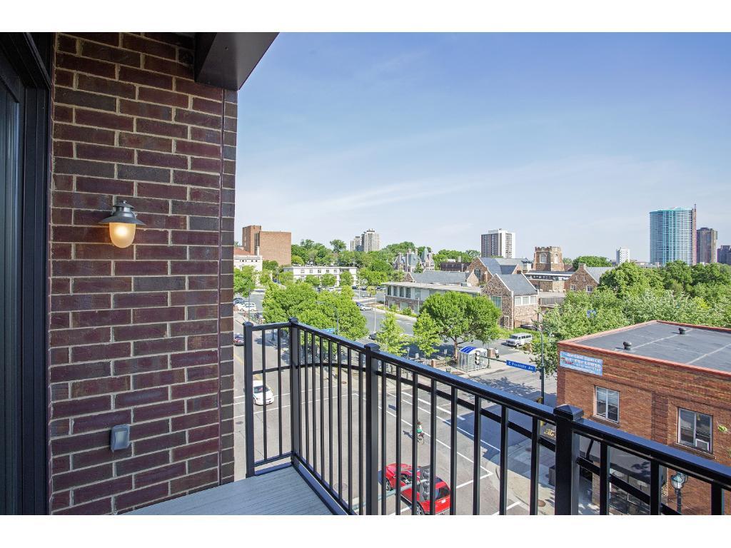 Top Floor Balcony with Downtown View - 15 E Franklin Ave