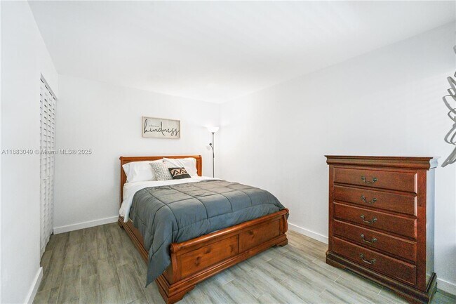 Building Photo - 1194 Hyacinth Pl