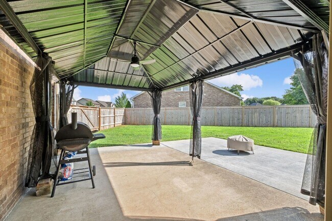 Building Photo - Beautifully Updated 3-Bedroom Home in Fairway Farms with Bonus Room & Fenced Backyard