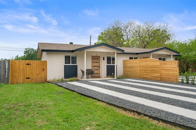 Building Photo - 4904 Hawk Cove