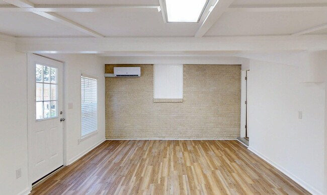 Building Photo - 4403 Ventura Dr