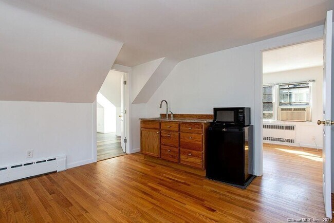 Building Photo - 12 Dunham Rd