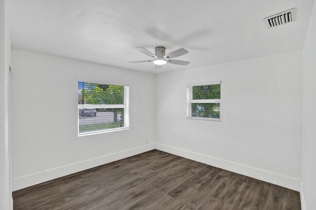 Building Photo - 1510 S 23rd Ave