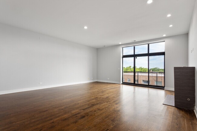 Building Photo - 1412 W Morse Ave