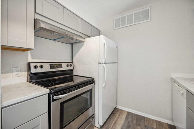 Building Photo - 15534 Zabolio Dr