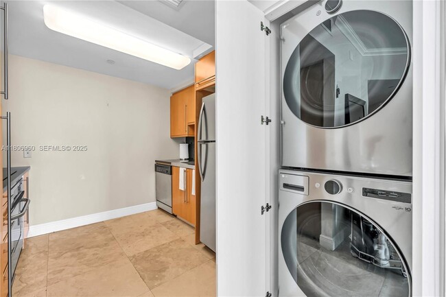 Building Photo - 6365 Collins Ave