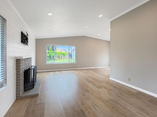 Building Photo - 5935 Woodbine Pl
