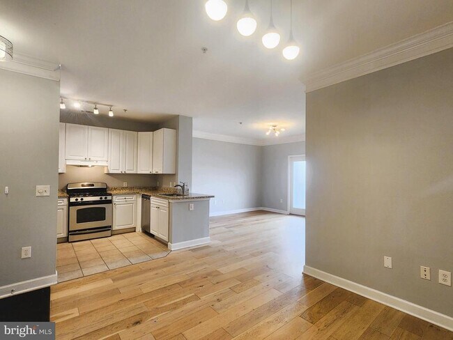 Building Photo - 501 Hungerford Dr