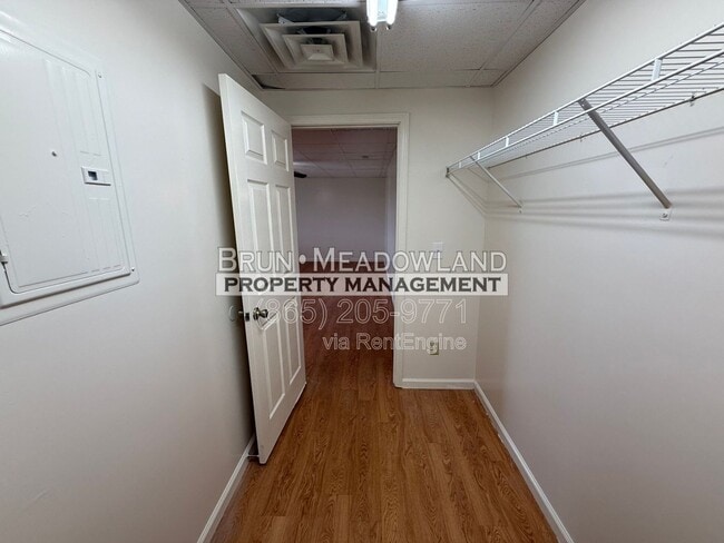 Building Photo - 1825 Meadowland Ln