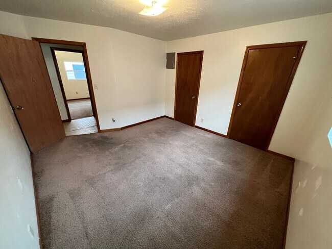 Building Photo - 216-218 W Home St