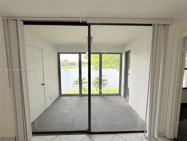 Building Photo - 206 Lake Pointe Dr
