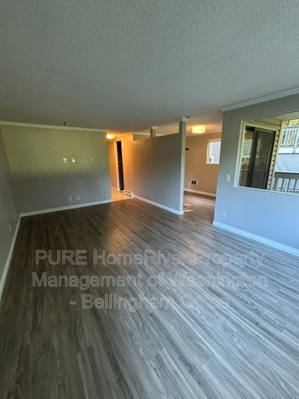 Building Photo - 2 Marigold Dr