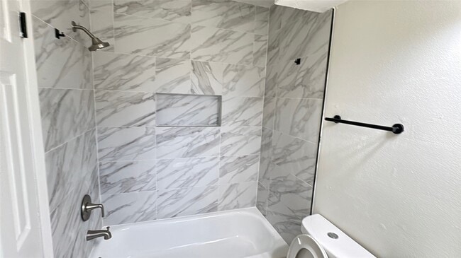 Building Photo - 829 Canfield St