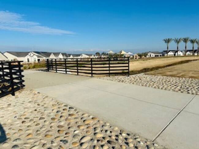 Building Photo - $500 Move In Bonus $2,850 Clovis & Shepherd 4 Bedroom Home, Solar Panels, New Construction - Plum...