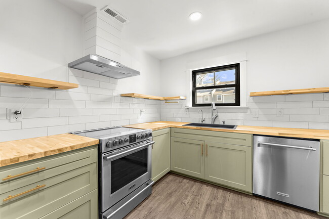 Building Photo - 706 Nora Ln