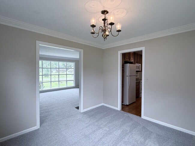 Building Photo - 725 Wildflower Ln