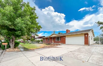 Building Photo - Great 5 Bed Now Available in Riverton