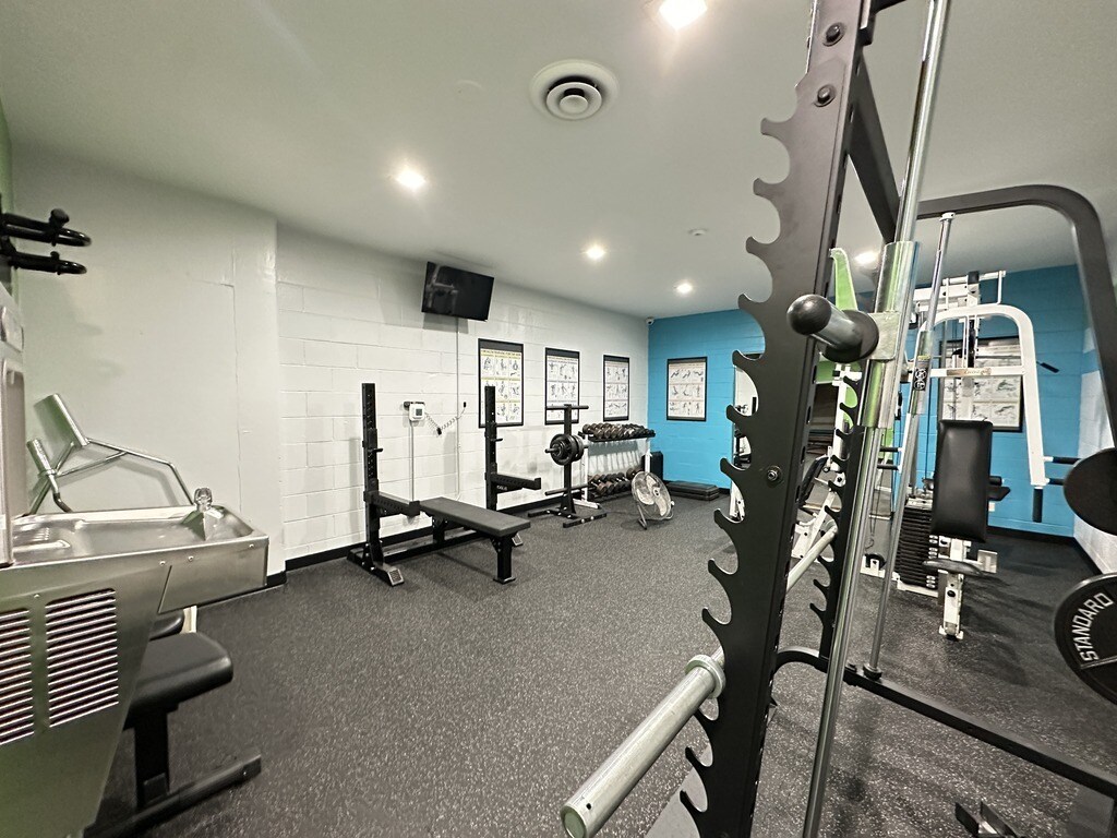 Building Photo - 6325 N Sheridan Rd