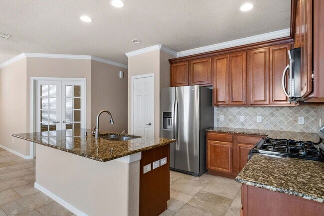 Building Photo - Exceptionally well-maintained Sterling Ridge Townhome boasts an array of desirable features!