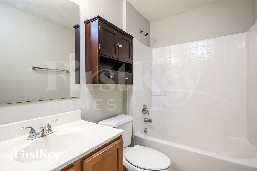 Building Photo - 926 Killarney Ln