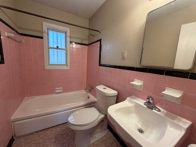 Building Photo - 1908 Tulsa Ave