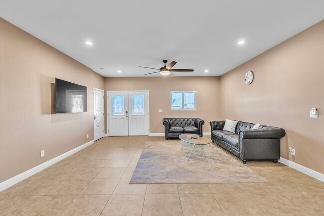 Building Photo - 4615 E St Louis Ave