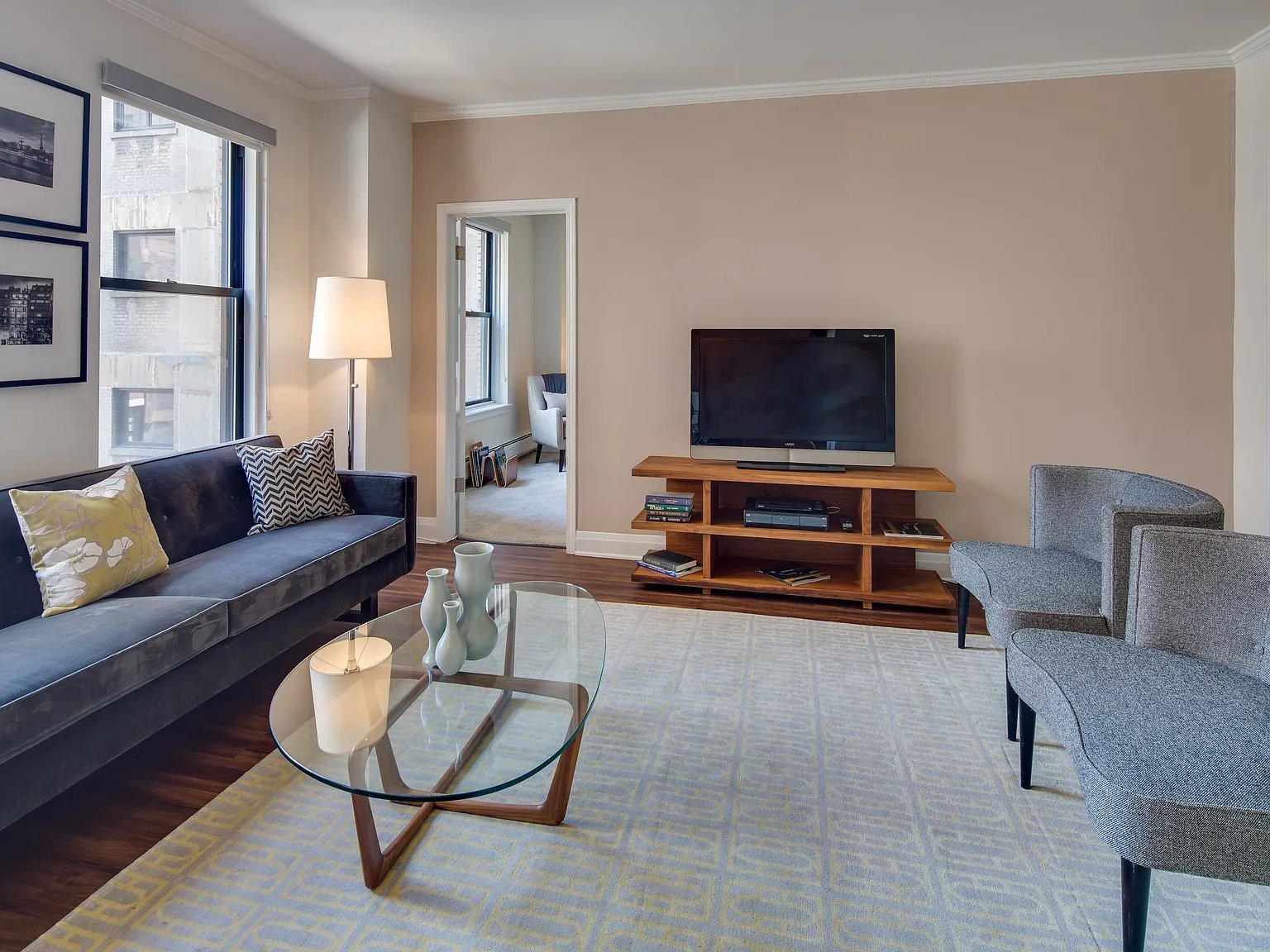 Building Photo - 208 E Chestnut St