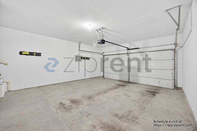 Building Photo - 2885 Wolfcreek