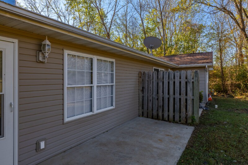 Building Photo - 1604 Napoleon Dr