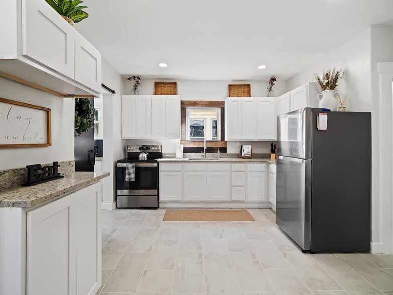 Building Photo - 6020 Fir Ave