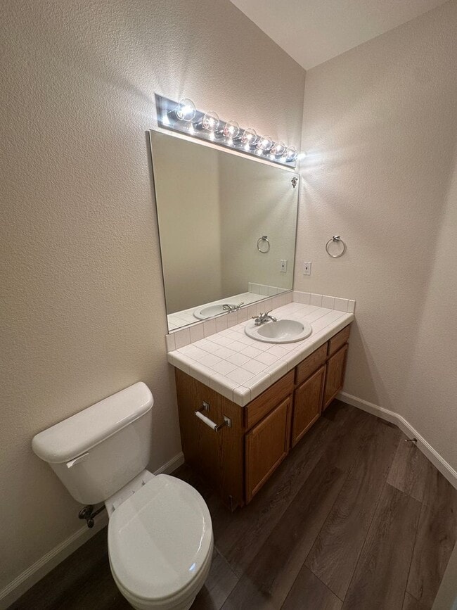 Building Photo - Charming Chichester Home