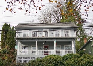 Building Photo - John's Landing 2nd Floor 1Bdr w/Hardwoods,...