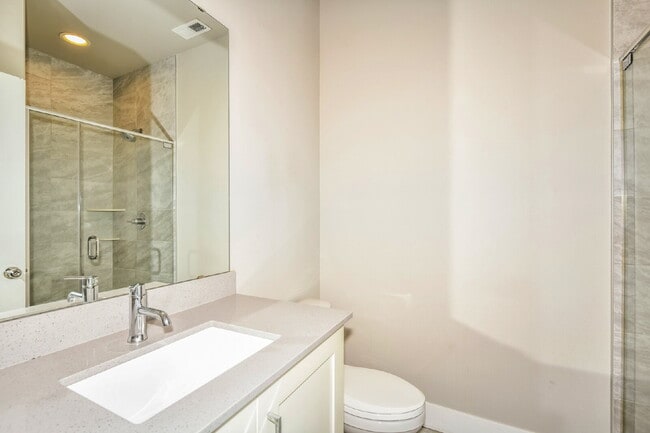 Building Photo - FOR RENT- AVAILABLE NOW! -  Modern 4-Bedroom Home with A/C in Bothell's Grove North Community