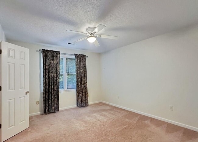 Building Photo - Beaver Creek Condo Enjoy Living at it's Fi...