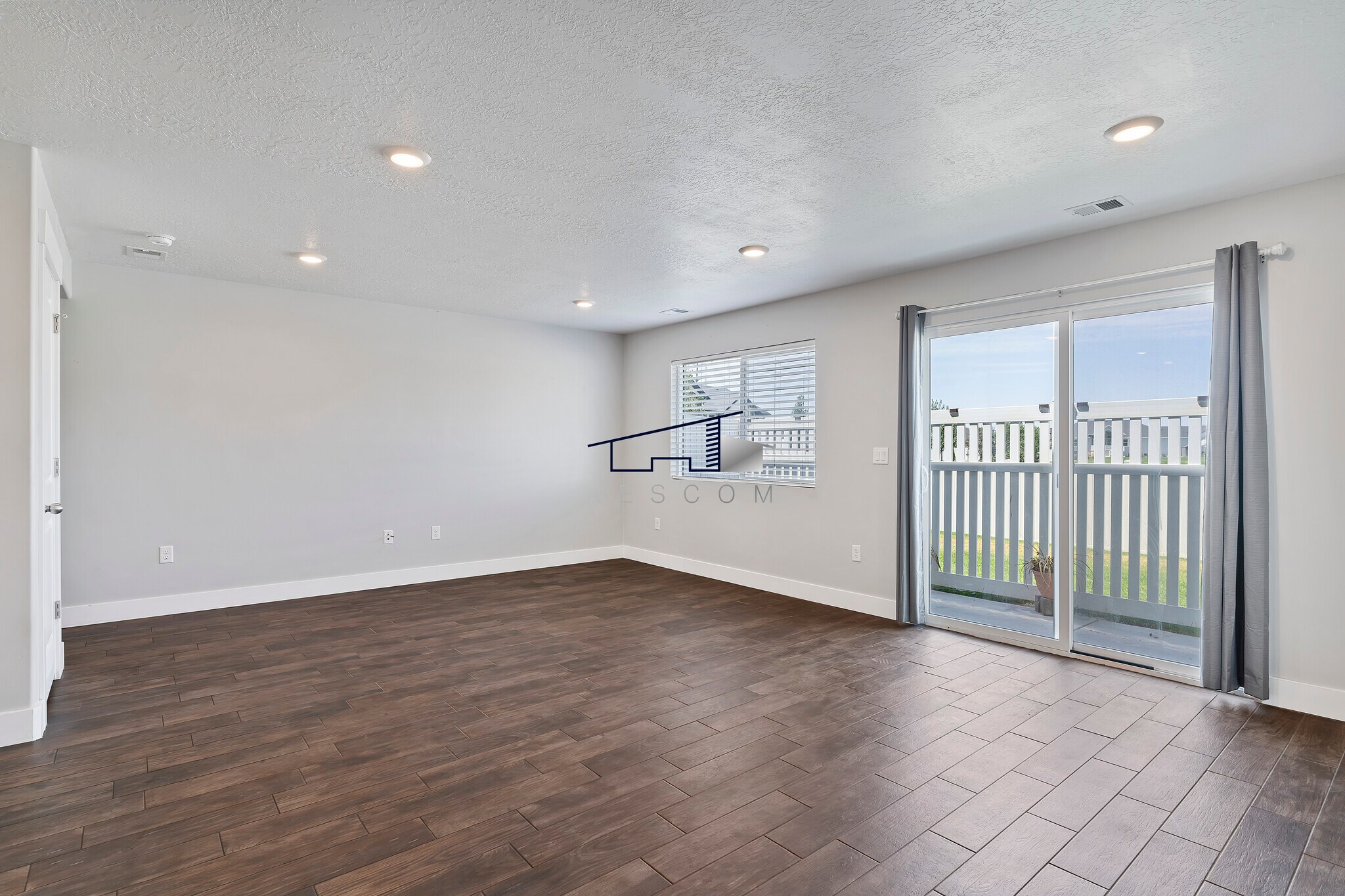 Building Photo - 6471 S Aspen Ln