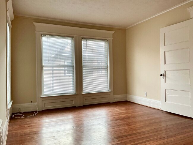 Building Photo - 30 Strathallen