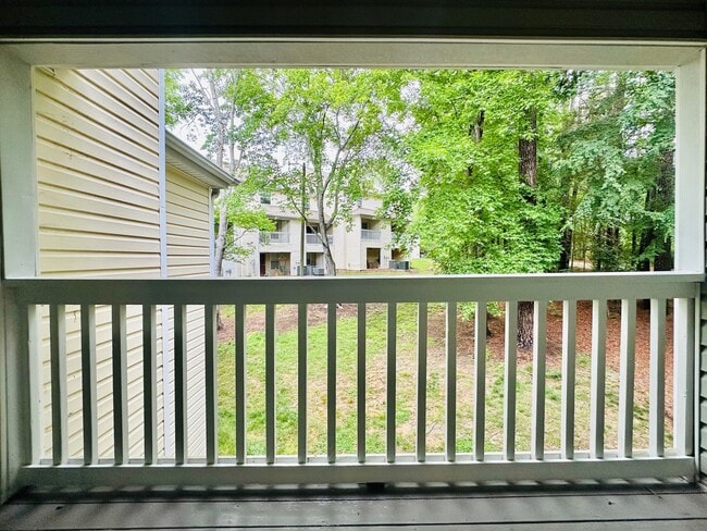 Building Photo - Newly Renovated 2 Bed, 2.5 Bath Chapel Hil...