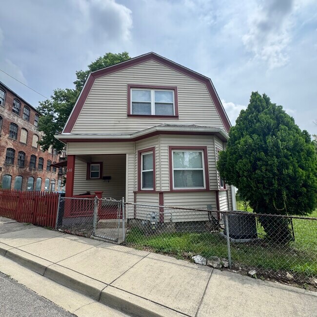 Building Photo - 610 Geyer St