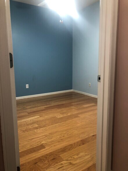 Building Photo - 1680 Oakbrooke Ct