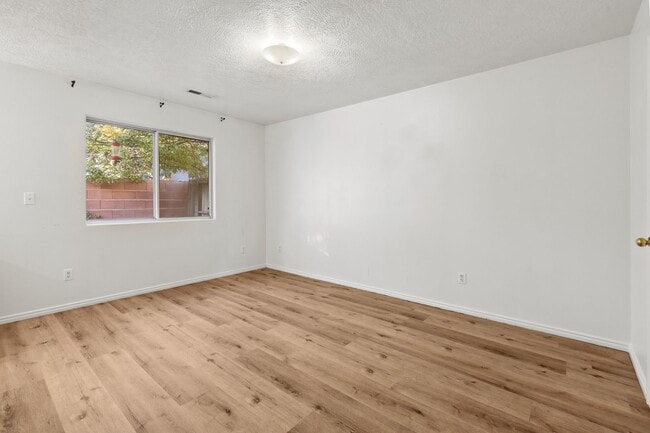 Building Photo - Tri-Plex for Rent