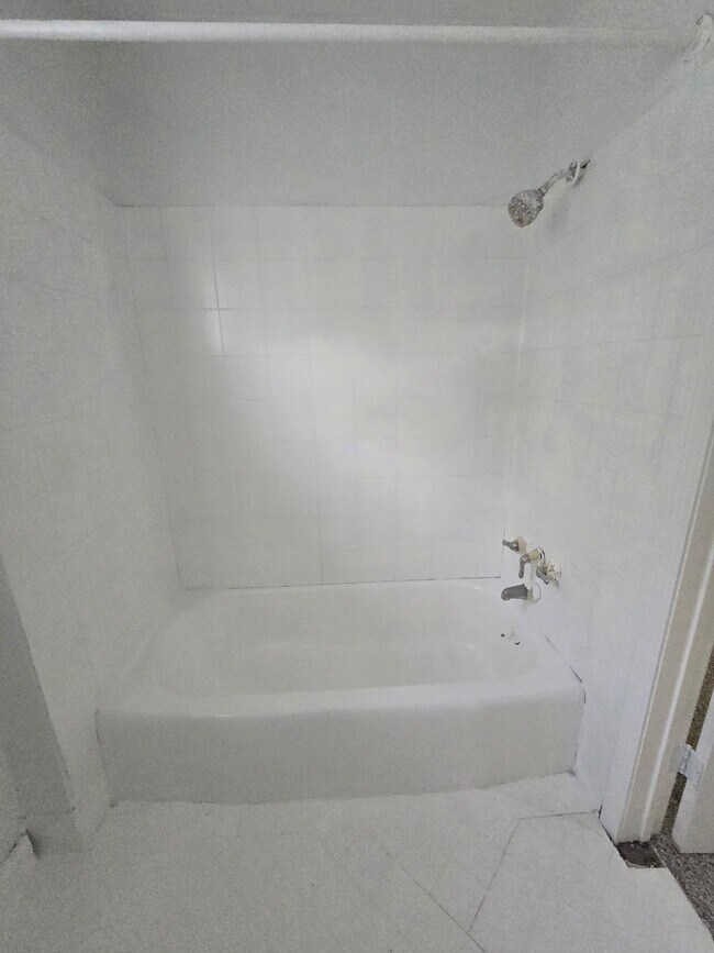 Building Photo - 2518 Lidstone St