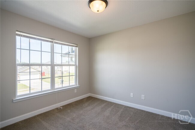 Building Photo - 107 Outpost Trl