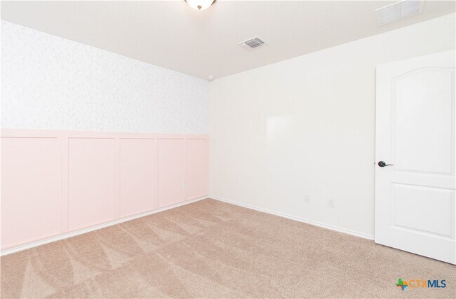 Building Photo - 661 Bailey Park Dr