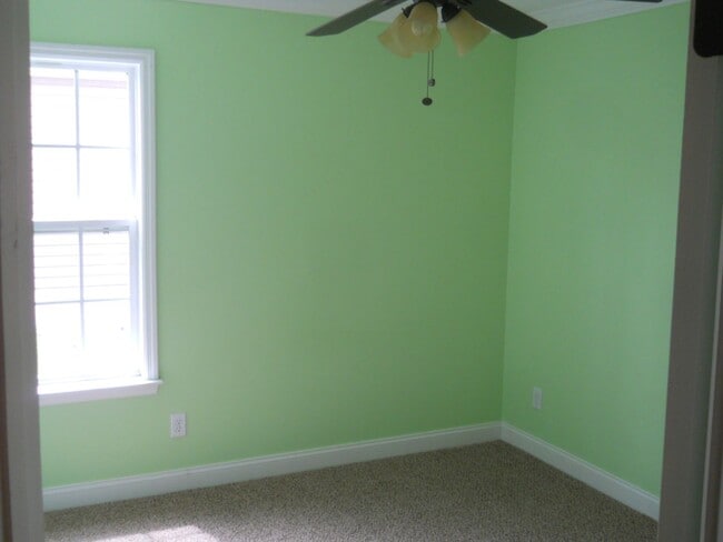 Building Photo - Glen Laurel S/D